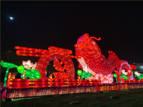 玉壺光轉，一夜魚龍舞