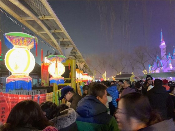 望千門如晝，嬉笑游冶