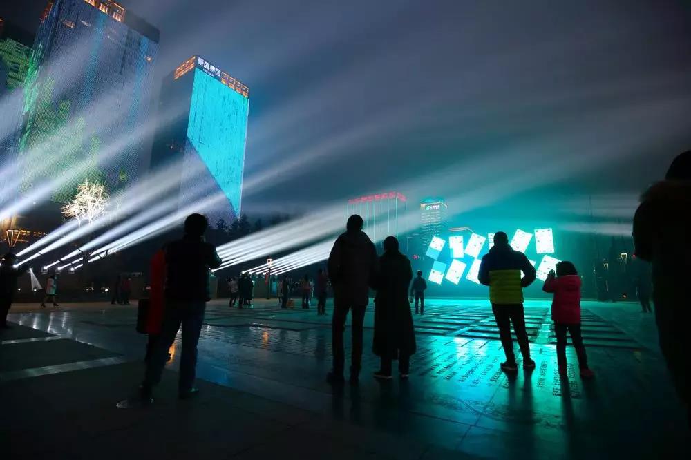 信達(dá)電通&mdash;西安高新區(qū)延平門北廣場燈光秀