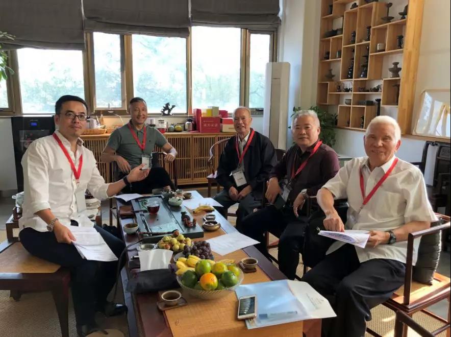 由左向右依次為王春龍先生、常志剛先生、王錦燧先生、徐華先生、任元會(huì)先生