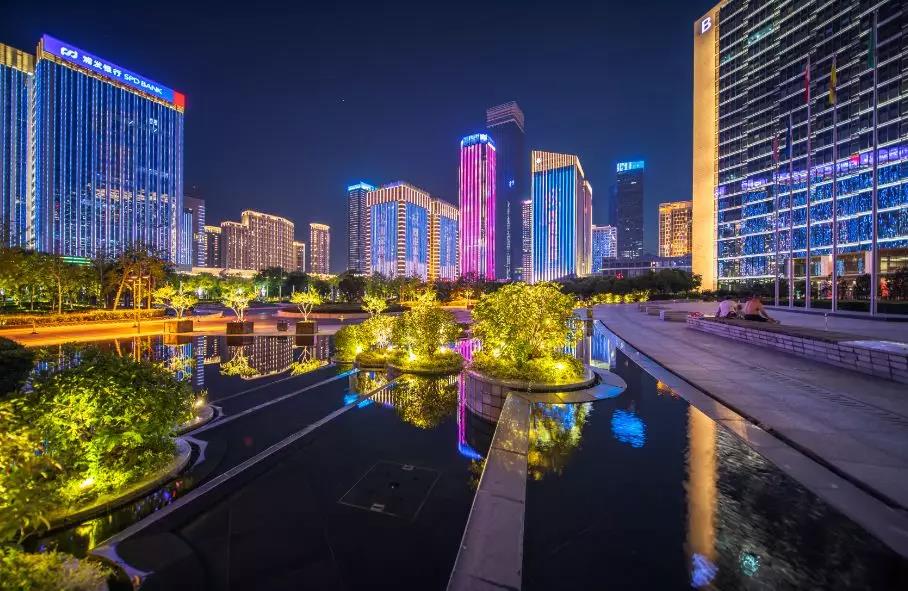 信達科技&middot;西安高新區(qū)都市之門亮化