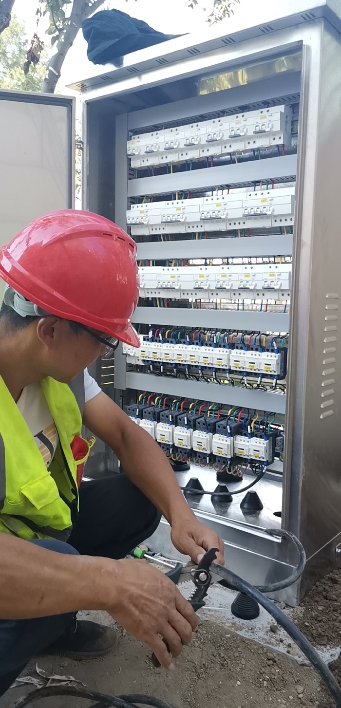 石景山游樂園項(xiàng)目配電箱安裝