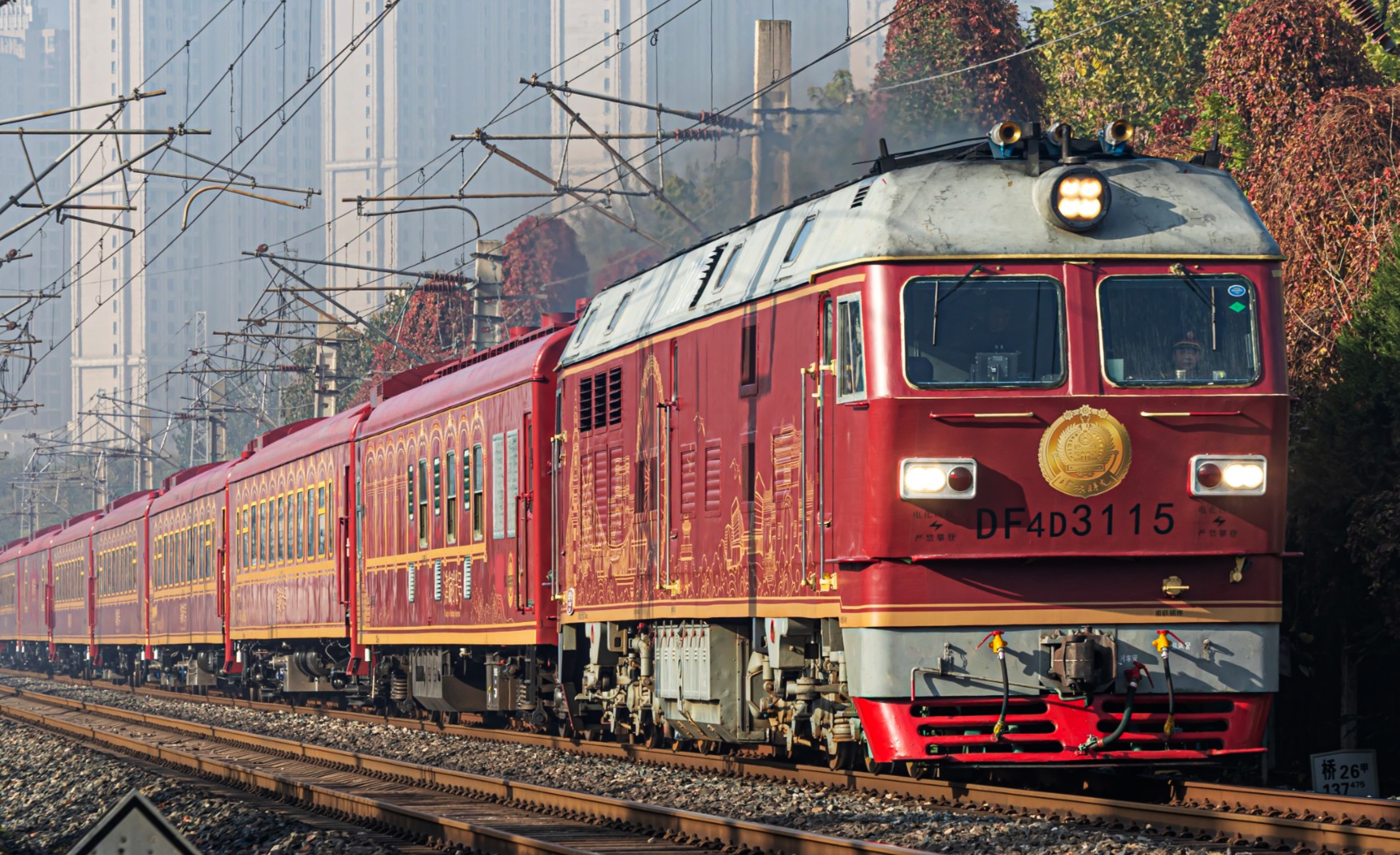 軌道上的沉浸式藝術空間！津旅時光號天幕這樣點亮